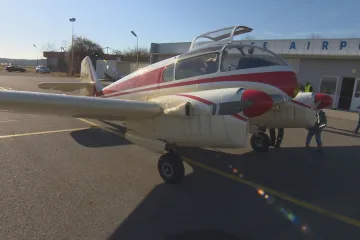 Dvacet tisíc kilometrů ve vzduchu s historickým letounem. Pilot si z Austrálie dovezl československé Aero 145