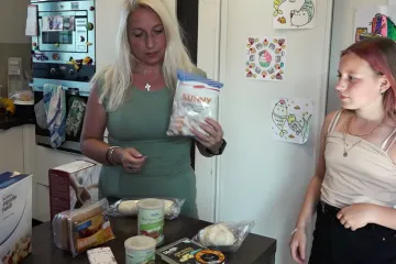 Reportéři ČT: Bez přísné diety nemoc fenylketonurie zabíjí. Pojišťovny však na drahé potraviny přispívají jen zanedbatelně