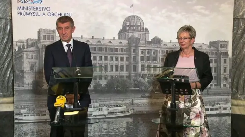 Premiér Andrej Babiš s ministryní průmyslu Martou Novákovou Zdroj: ČT24