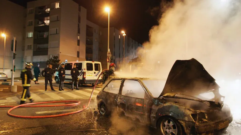 Nepokoje na pařížském předměstí v listopadu 2005