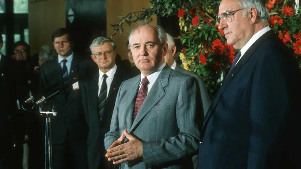 Sovětský prezident Michail Gorbačov a německý spolkový kancléř Helmut Kohl