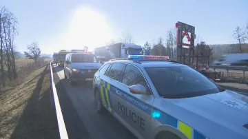 Policejní auto u dopravní nehody