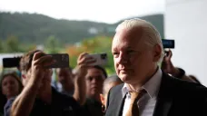 Julian Assange u soudu v Severní Marianě