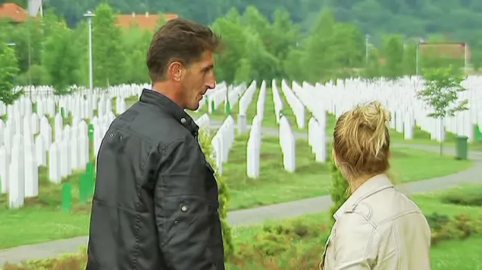 Mevludin Orić s dcerou ve Srebrenici