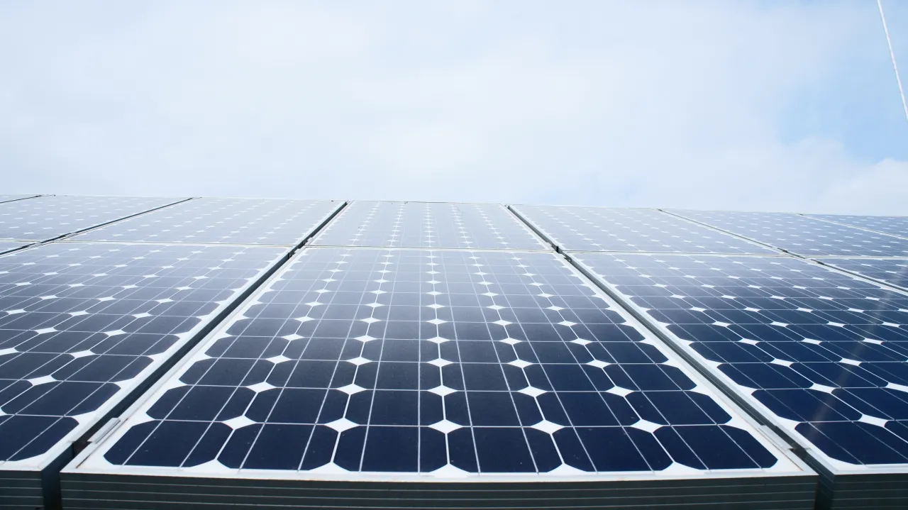 Soud připravil solární elektrárnu o licenci - vůbec poprvé — ČT24 ...