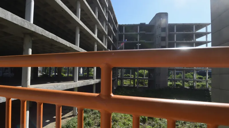 Takzvaný skelet před zahájením prací na dokončení