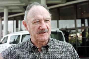 Smrt Hackmana a jeho ženy stále provázejí otázky