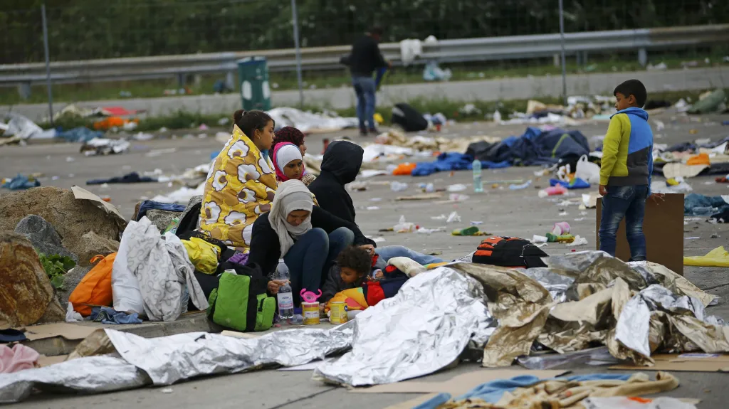 Migranti v Nickelsdorfu