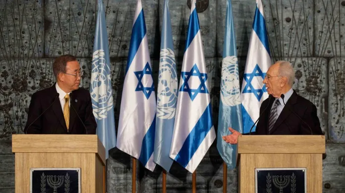 Generální tajemník OSN Pan Ki-mun a izraelský prezident Šimon Peres