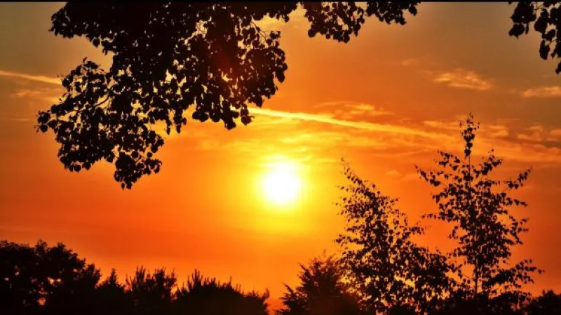 Počasí o víkendu bude velmi horké, hrozí i požáry