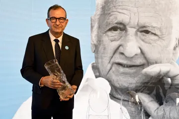 Cyril Höschl převzal Cenu Arnošta Lustiga. Výbor vyzdvihl jeho odbornost i pomoc disidentům