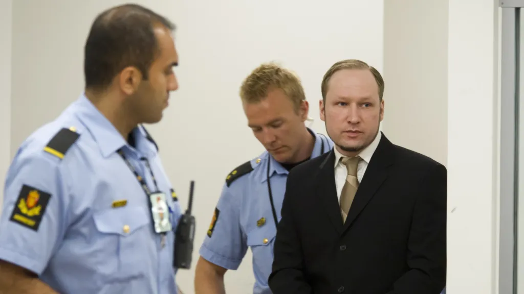 Anders Breivik u soudu v květnu 2012