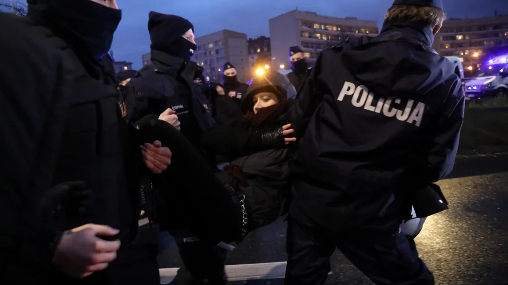 Zásah proti demonstraci ve Varšavě