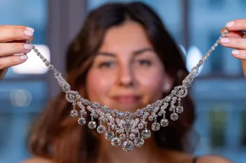 Art deco je trendy. Možná díky chuti se bavit, možná kvůli obavám