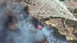 Hasiči bojují s ohněm na Rhodosu, 24. července 2023