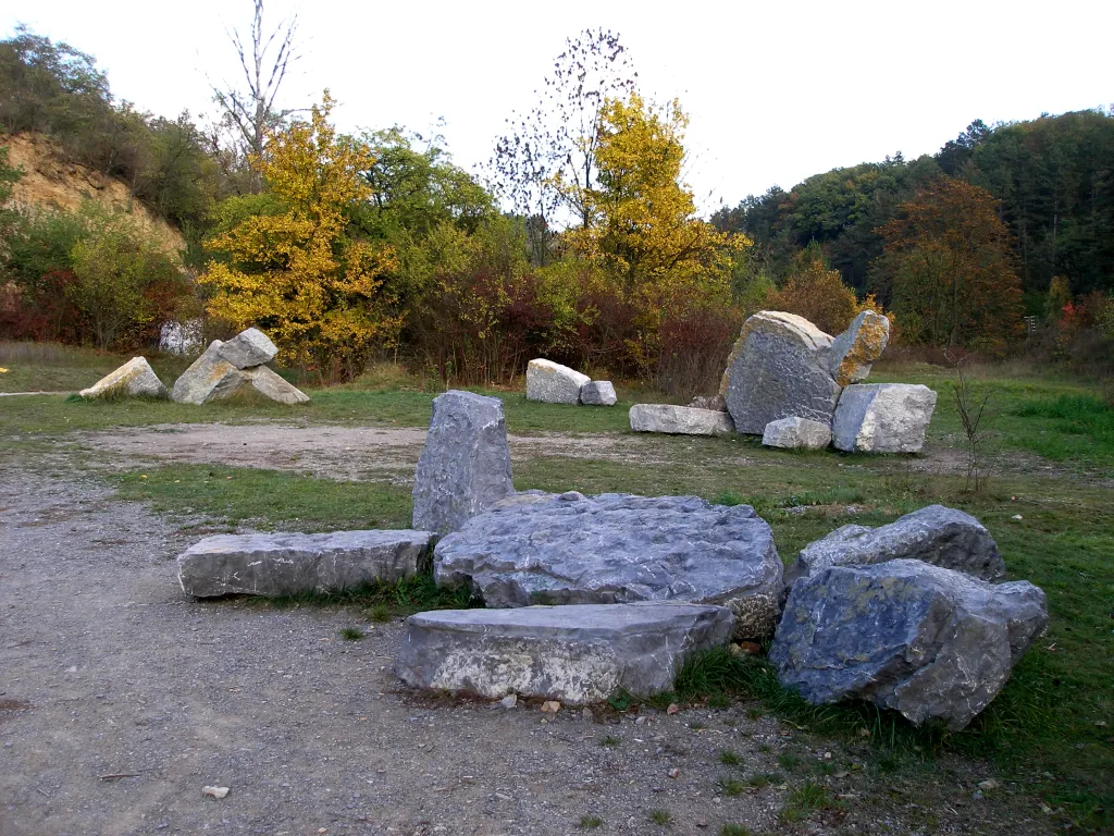 … oslavami radostného života a přírody (Bojiště, Dalejské údolí, 2002)…