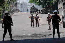 V Bangladéši platí zákaz vycházení, proti protestujícím zasahuje armáda