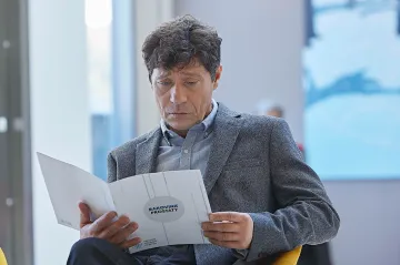 Recenze: Jak svět přišel o básníky? Čekáním na zázrak