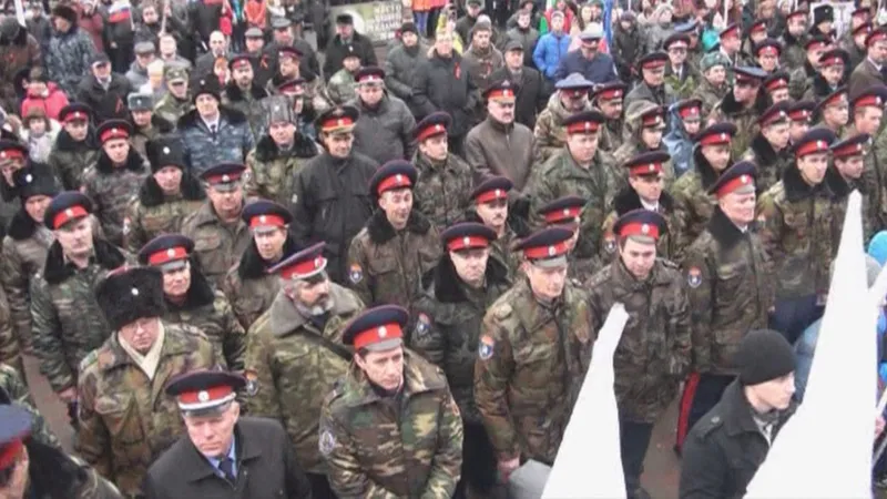 Kozácké uniformy se mezi policejními objevují stále častěji