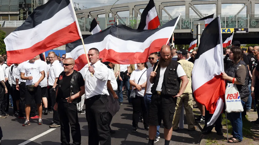 Pochod neonacistů v Berlíně na výročí úmrtí Rudolfa Hesse