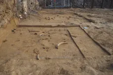 Kosti mamutů i kamenné artefakty objevili archeologové v Ústí nad Labem