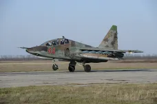 Moskva přesunula k ukrajinsko-ruským hranicím vojenská letadla, píše Wall Street Journal