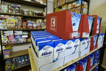 Potravinové banky se začínají vyprazdňovat. Žádostí o jídlo přitom přibývá