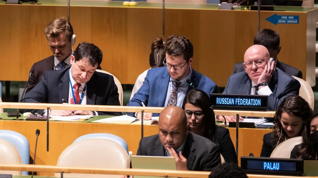 Ruský velvyslanec při OSN Vasilij Něbenzja během zasedání Valného shromáždění