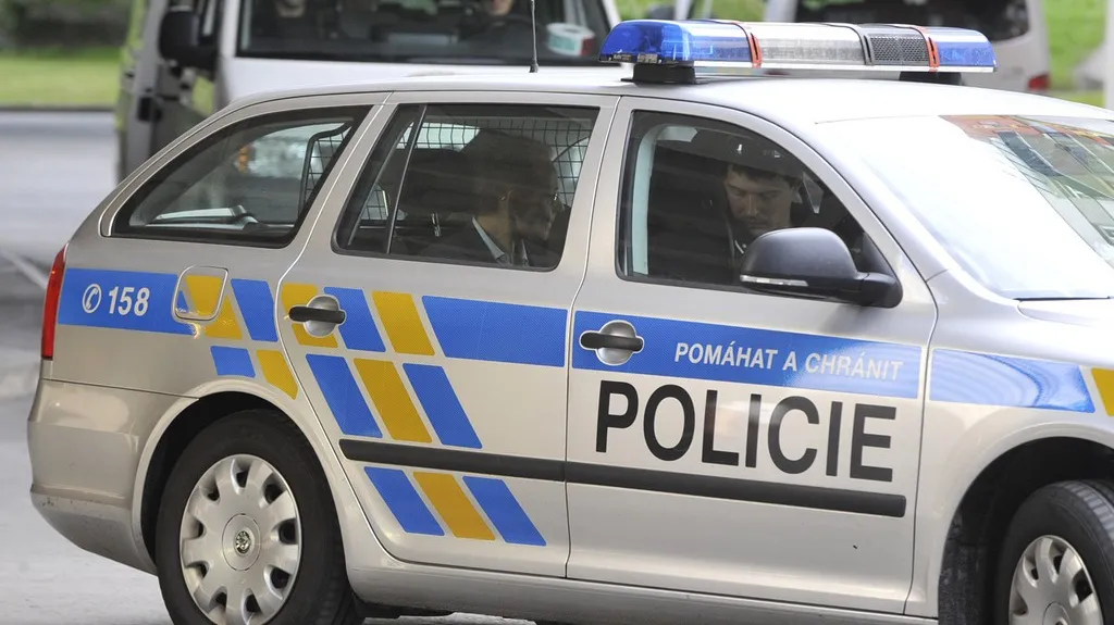Jan Pohůnek v policejním autě