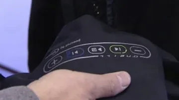 Rukáv bundy s ovládacím panelem