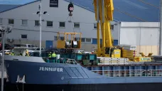 Nákladní loď Jennifer s humanitární pomocí pro Gazu v kyperském přístavu Larnaka