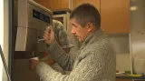 Andrej Babiš v rámci kampaně točí zmrzlinu
