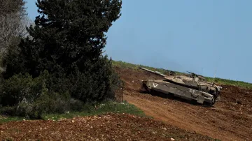 Izraelský tank na hranici s Libanonem