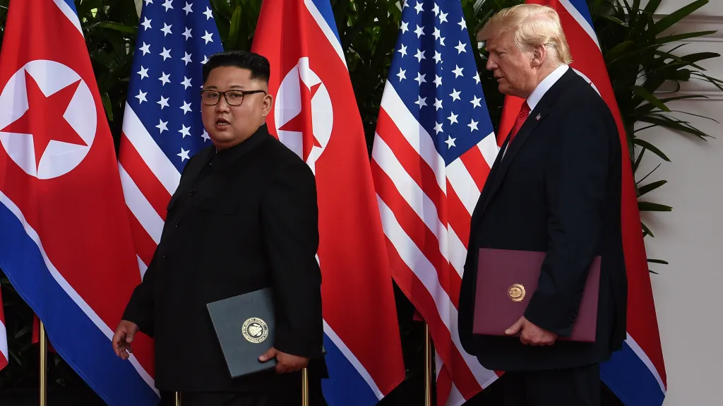 Kim Čong-un a Donald Trump se po letošní schůzce (foto) možná opět sejdou příští rok