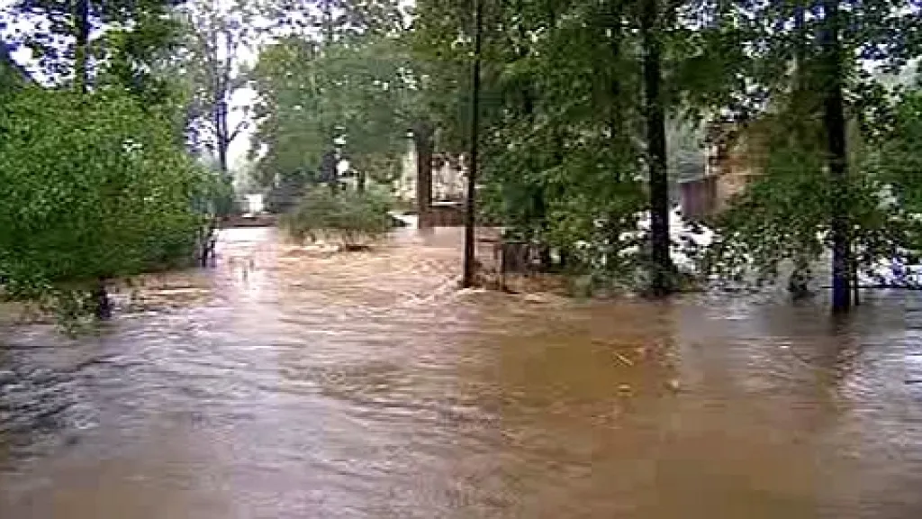 Rozvodněná řeka na Liberecku
