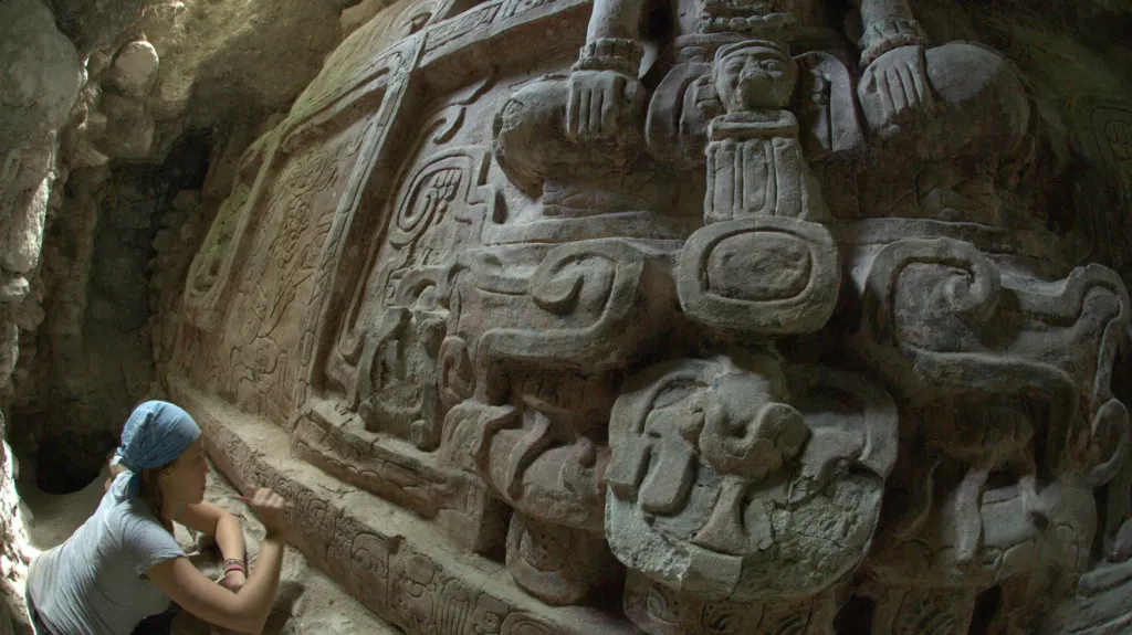Archeologové objevili v Guatemale velkou mayskou skulpturu