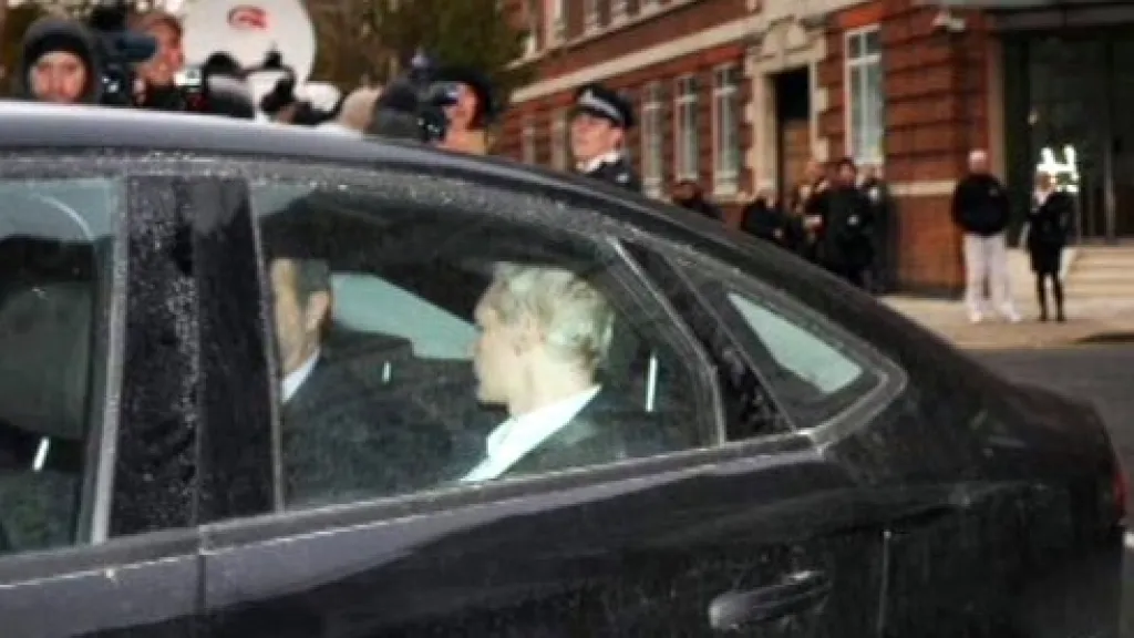 Zatčený Julian Assange