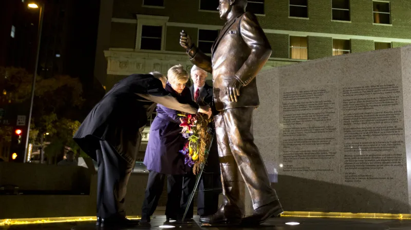 USA si připomněly 50. výriočí atentátnu na Kennedyho