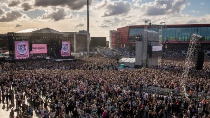 Desetitisíce lidí dorazily na koncert pro oběti útoku v Manchesteru