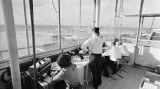 Dispečerská kabina na letišti v Praze-Ruzyni v roce 1958