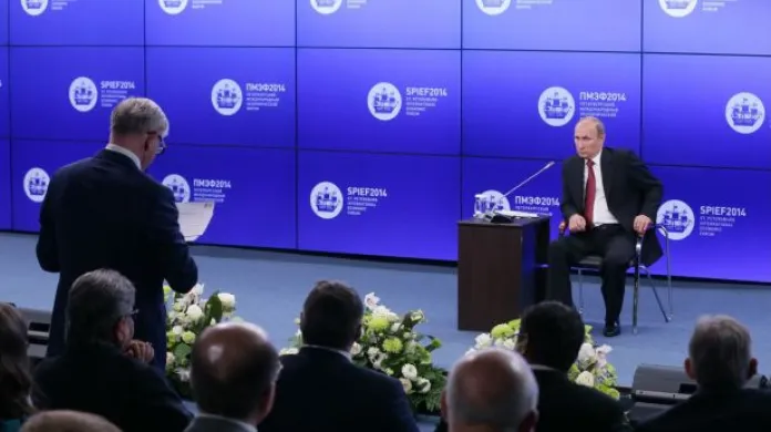 Projev Vladimira Putina na konferenci v Petrohradu