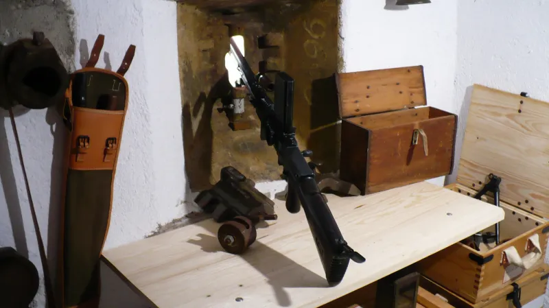 Střílna zevnitř bunkru