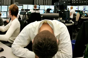 Burzy zůstávají nejisté. Kde najít bezpečný přístav pro peníze?