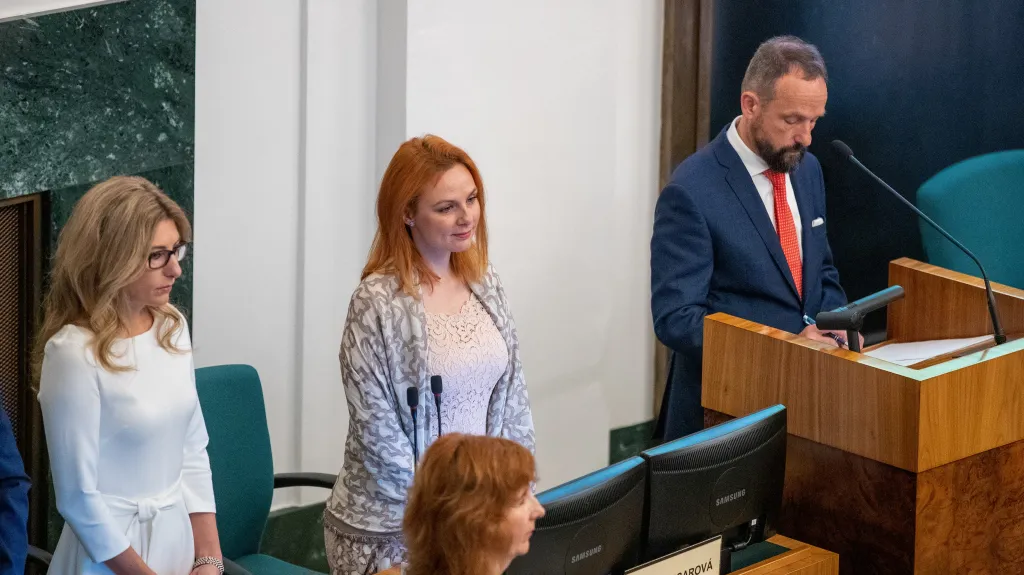 Zleva náměstkyně primátora Kateřina Šebestová (ANO) a Zuzana Bajgarová a primátor Ostravy Tomáš Macura