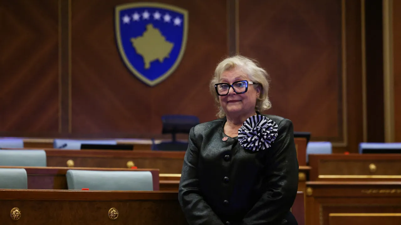 Kosovský parlament zvolil novou prezidentku, bude jí profesorka ekonomie Pulaová