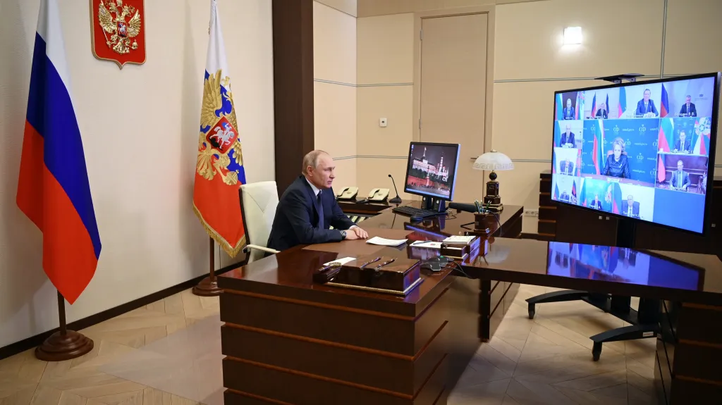 Vladimir Putin předsedá bezpečnostní radě