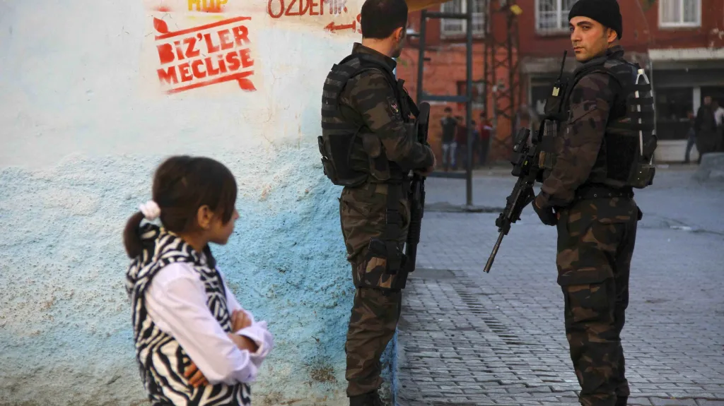 Turecká policie hlídkuje během voleb v Ankaře