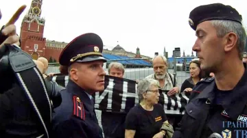 Zásah policie proti vzpomínkové akci na Rudém náměstí