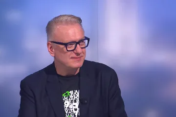 My vás milujeme, z vaší strany to až tak necítím, říká Polák Szczygieł o Češích