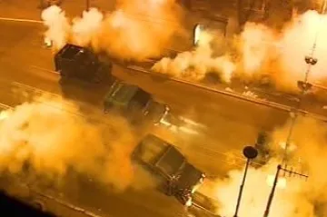 Mladí srbští radikálové v Bělehradu demolovali ambasády a obchody